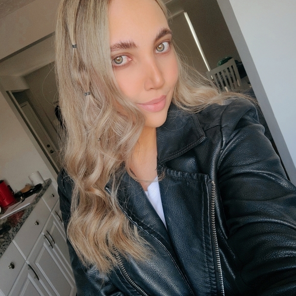 Meet your Posher, Steffi Thomas - Picture 1 of 3